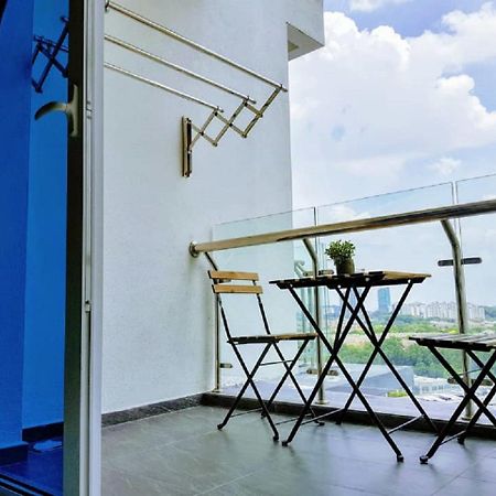 Puchong Skypod 10 Pax Ioi Mall Cozy Apartment Exterior photo