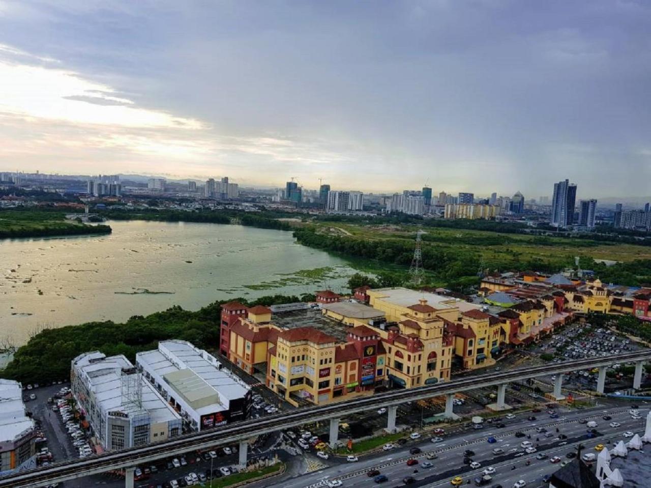 Puchong Skypod 10 Pax Ioi Mall Cozy Apartment Exterior photo